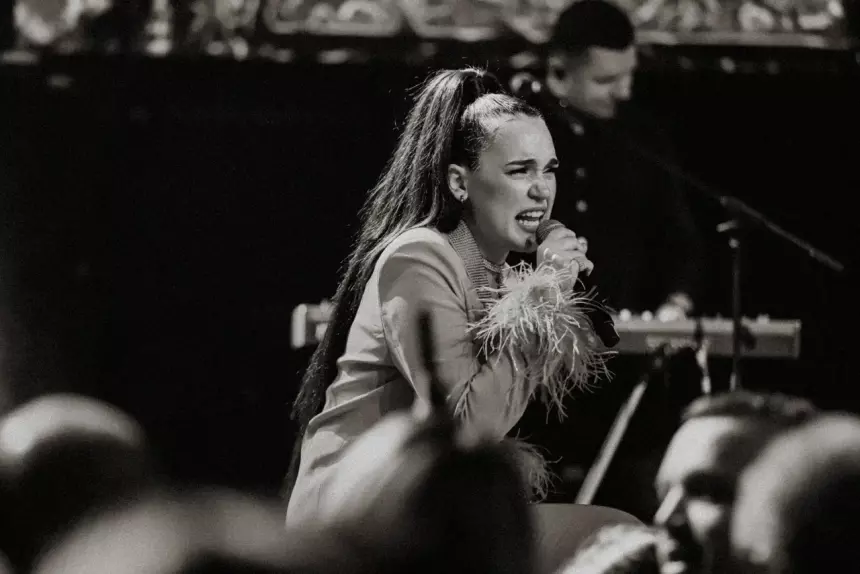 «Считала пельмени, на сколько дней их хватит»: певица Зоя рассказала, как прошел ее переезд в Москву