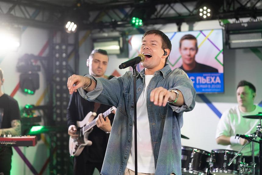 Певец Стас Пьеха рассказал, как встретил Новый год один в поезде метро