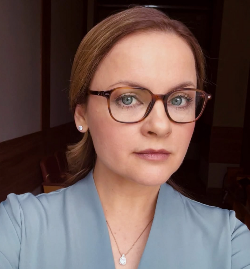 «Не узнаю вас в гриме»: 42-летняя Юлия Проскурякова сменила имидж