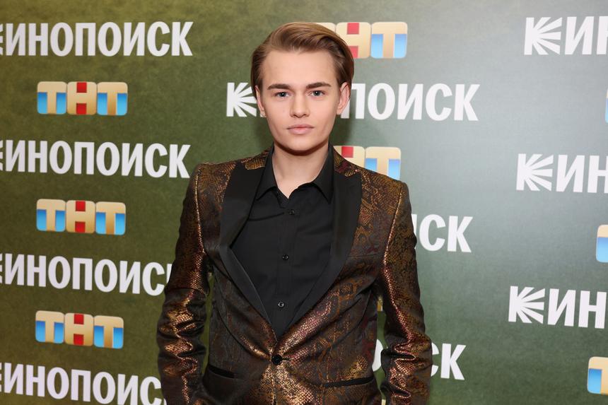 «Верни немедленно всем деньги»: звезду «Битвы экстрасенсов» обвинили в мошенничестве