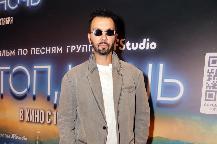 «Всегда был для меня артистом»: Денис Клявер жалеет, что мало общался с отцом Ильей Олейниковым