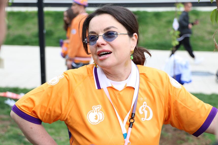 «Теряет индивидуальность»: Королеву сравнили со Стоцкой после фото с рыжими волосами