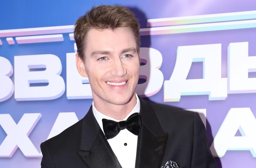 Алексея Воробьева засняли за поцелуем с Гарифуллиной после новостей о женитьбе