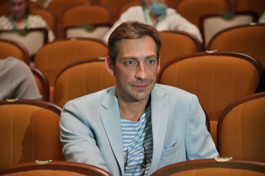 Актер Артем Ткаченко заявил, что хочет сыграть в спектакле режиссера Богомолова