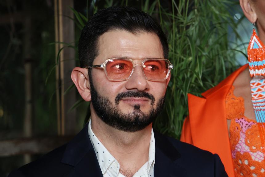 Михаил Галустян впервые вышел в свет после развода: был не один