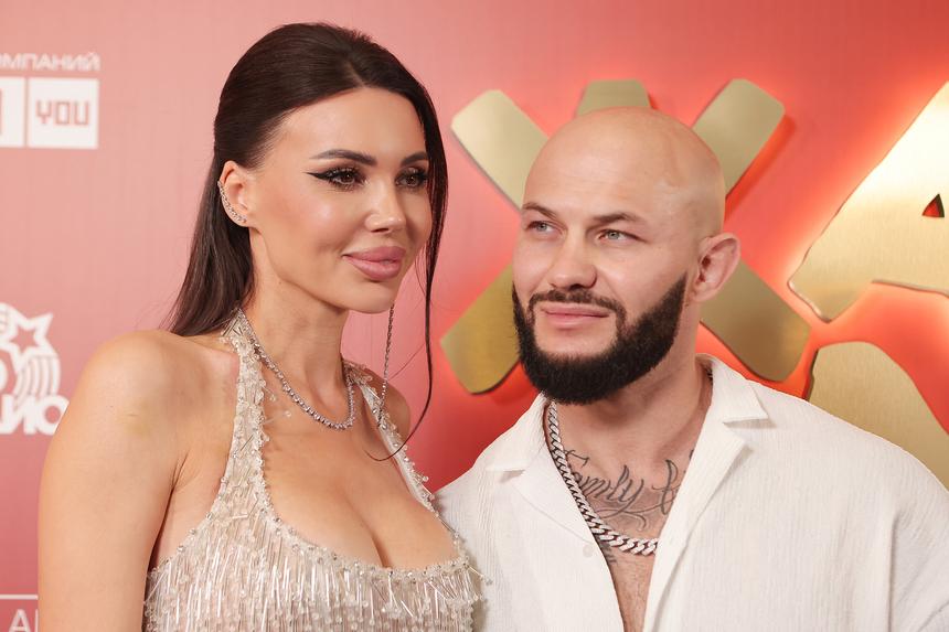 Джиган оконфузился перед фотографами на красной дорожке премии МУЗ-ТВ