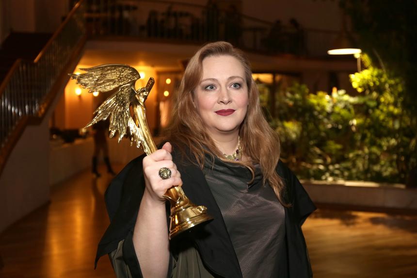 «Возможно, сцен с ней не будет»: новый фильм с Юлией Ауг до сих пор не сдан в Госфильмофонд