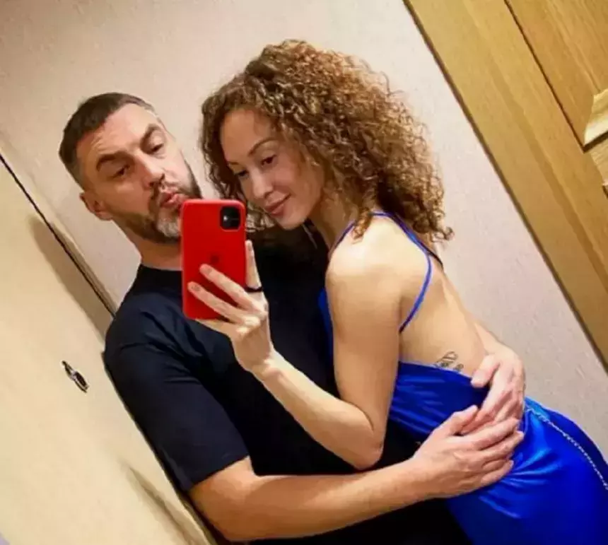 Молодая жена Батырева улетела с 8-месячным сыном после расставания с актером