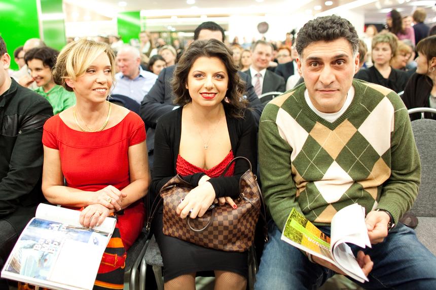 «Мы живем надеждой, что Тигран проснется»: Маргарита Симоньян заговорила о возвращении мужа из комы