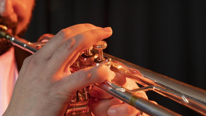 Музыкантов Большого симфонического оркестра перевезли из Исфахана в Тегеран