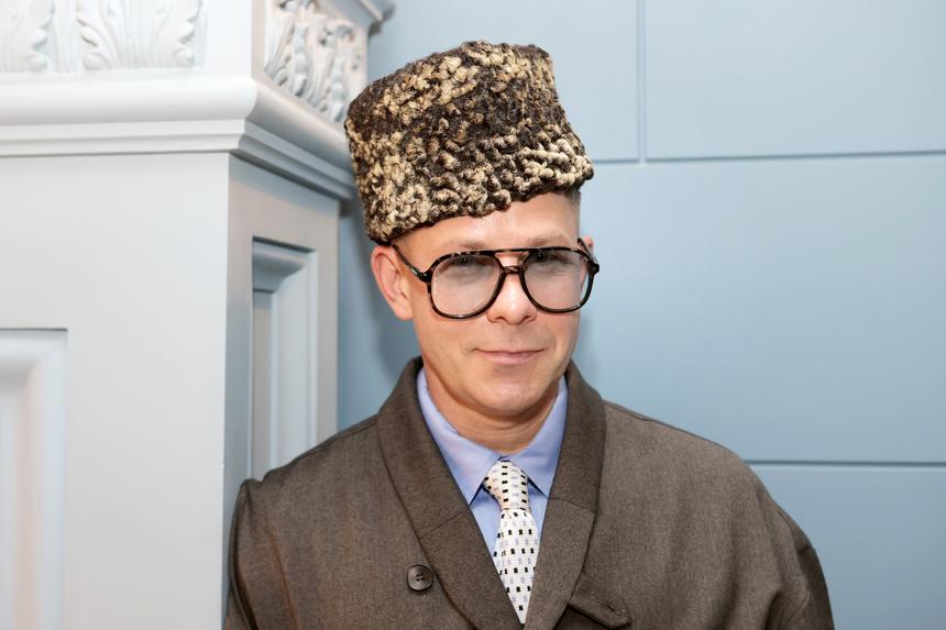 «Его все очень любят»: на чем и сколько зарабатывает исполнитель хита «Все будет хорошо» Митя Фомин