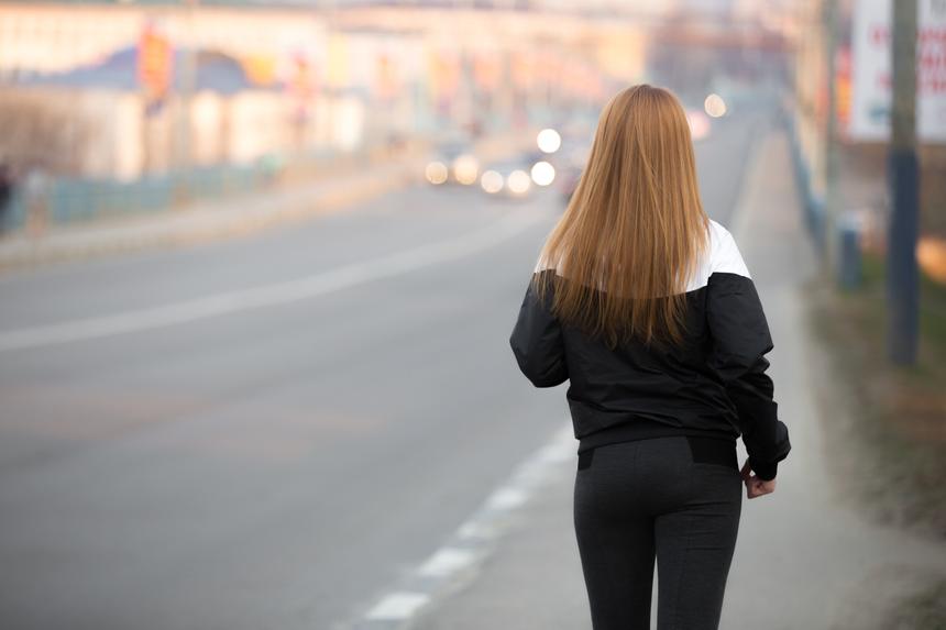 Может навсегда ослепнуть: россиянке выстрелили в глаз на пробежке