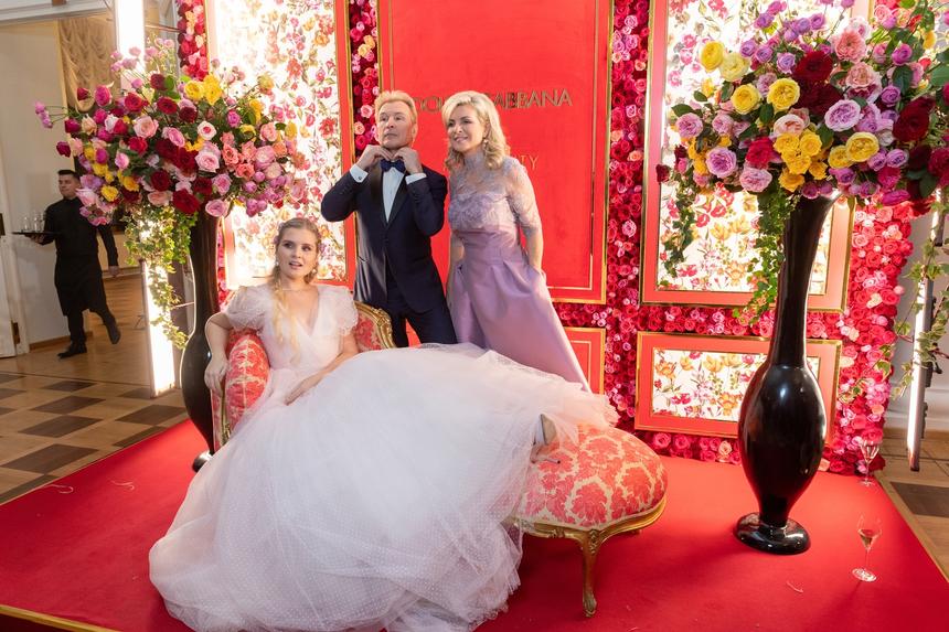 Дочь Александра Малинина Устинья посетила скачки и сравнила себя с Кейт Миддлтон