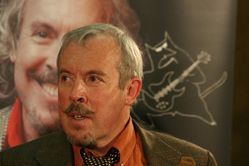 Макаревич* берется за любую работу и присматривает дом рядом с Пугачевой