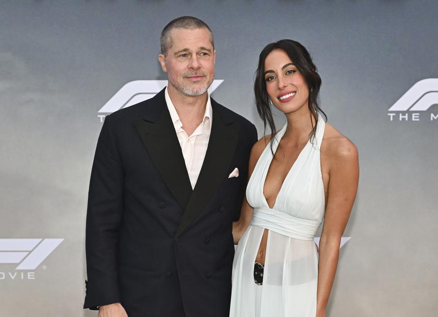 «Он вообще ее любит?»: Брэд Питт отвернулся от возлюбленной, когда она хотела поцеловать его на красной дорожке