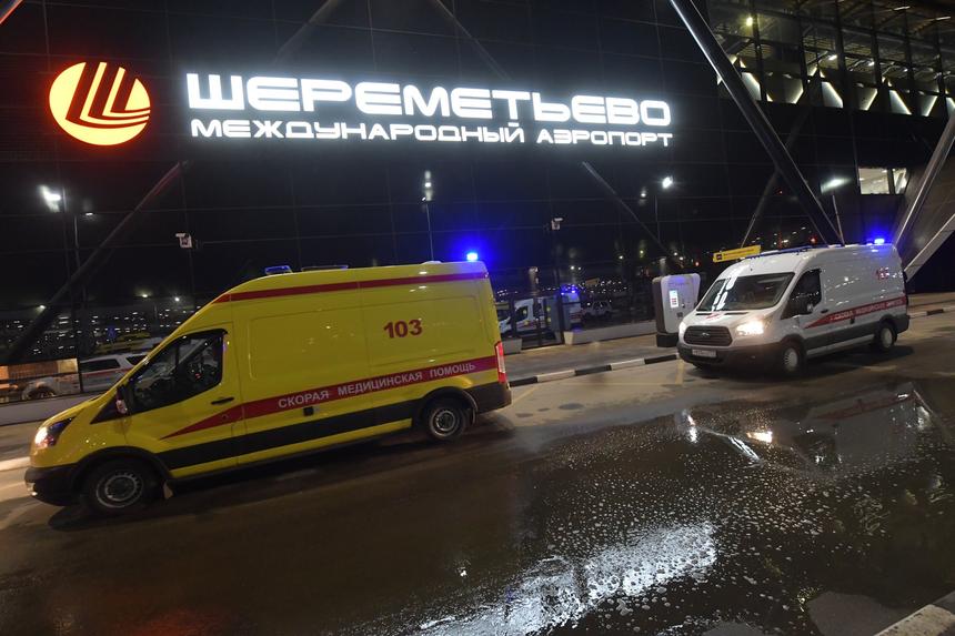 В Шереметьево неадекватный пассажир с силой кинул на пол чужого ребенка