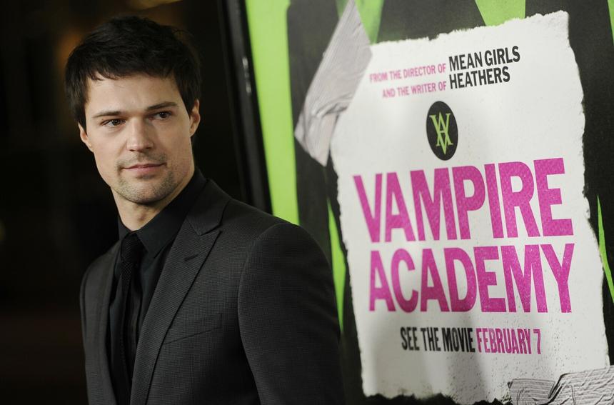 «Заявляет, что белый и пушистый, но ошибается»: Даниле Козловскому пригрозили «отменой» в России