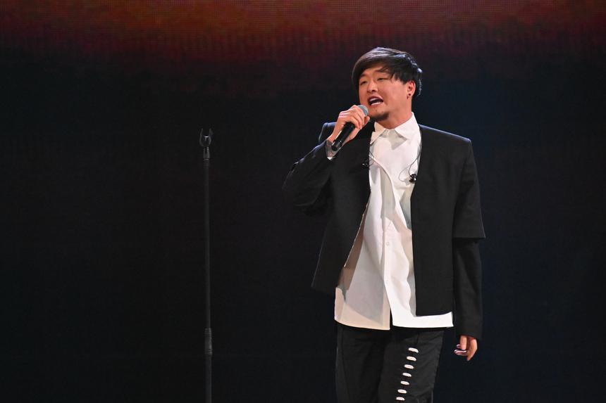 «Сложно из этого выгребать»: певец Анатолий Цой потерял более миллиона долларов за одну ночь