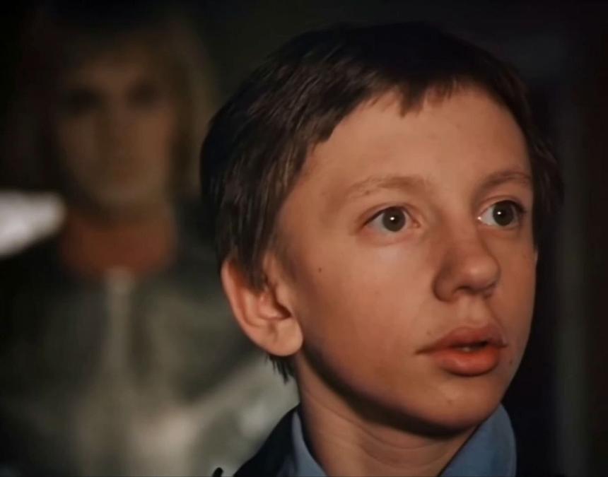 Страдал алкоголизмом и погиб в 26 лет: что случилось со звездой «Гостьи из будущего» Алексеем Фомкиным