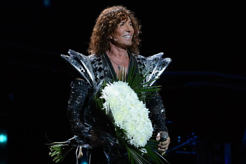 «Дел у него много»: объявивший об уходе со сцены Валерий Леонтьев снова выступит в России