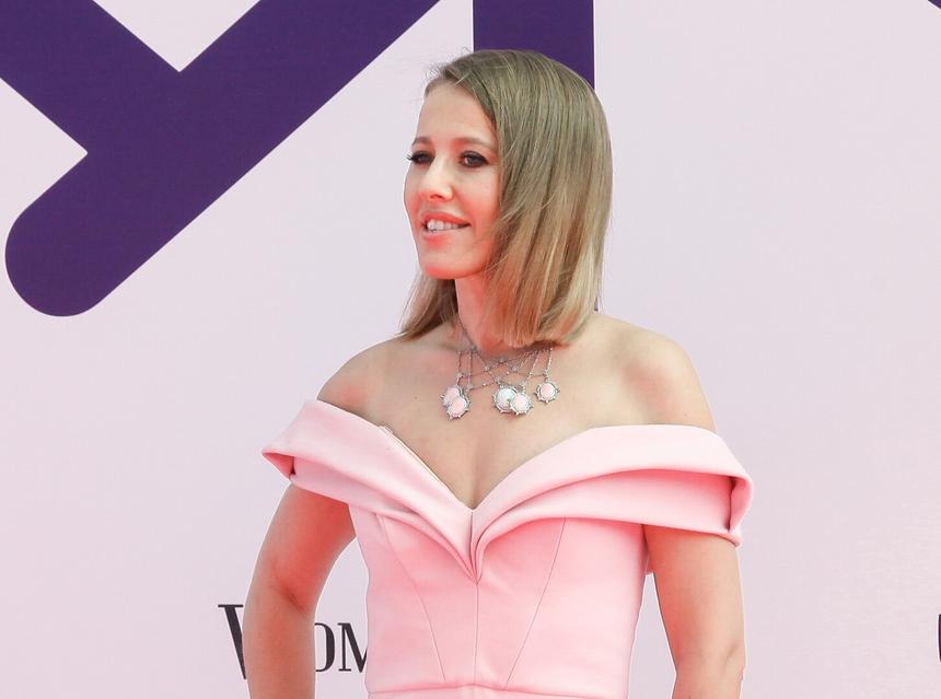 «Бумеранг»: Собчак пригрозила Инстасамке статьей после того, как певица начала травлю коллег за старые треки