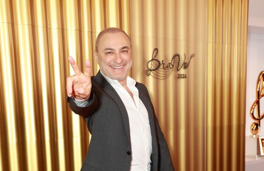 «Мне очень тяжело»: дочь певца Михаила Турецкого отпустила 11-летнего сына одного в Англию