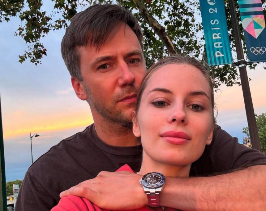 Актер Иван Жидков отправился на отдых в Турцию с молодой возлюбленной и детьми