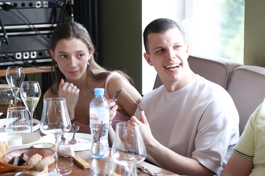 25-летний сын Игоря Верника рассекретил роман с актрисой сериала «Мир! Дружба! Жвачка!»