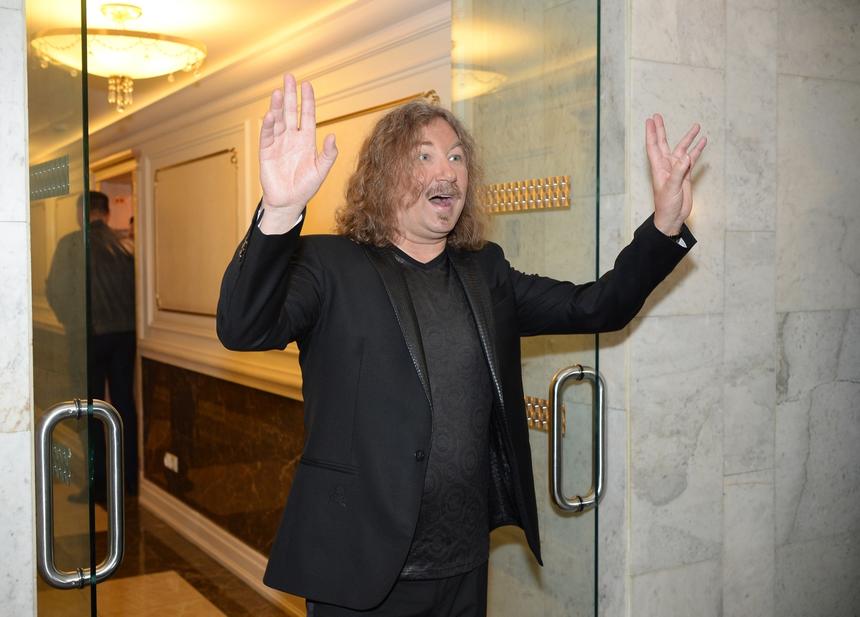 Певец Игорь Николаев выиграл три иска за фразу «Выпьем за любовь»