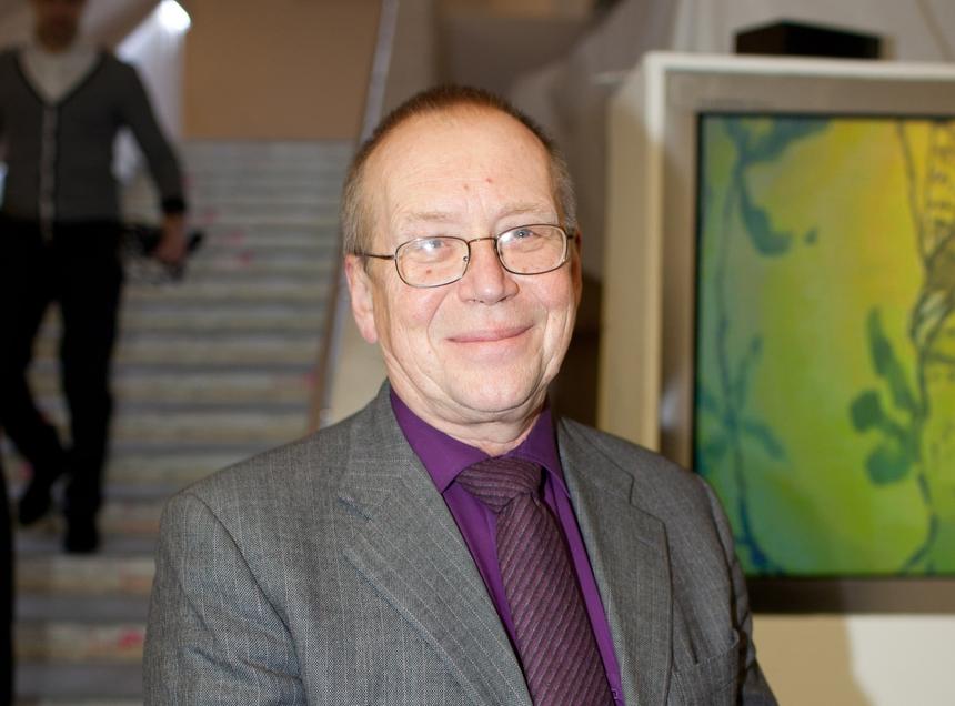 «Пожил, а ума не набрался»: в Липецке от ведущего «Умников и умниц» требуют извинений за оскорбительную шутку