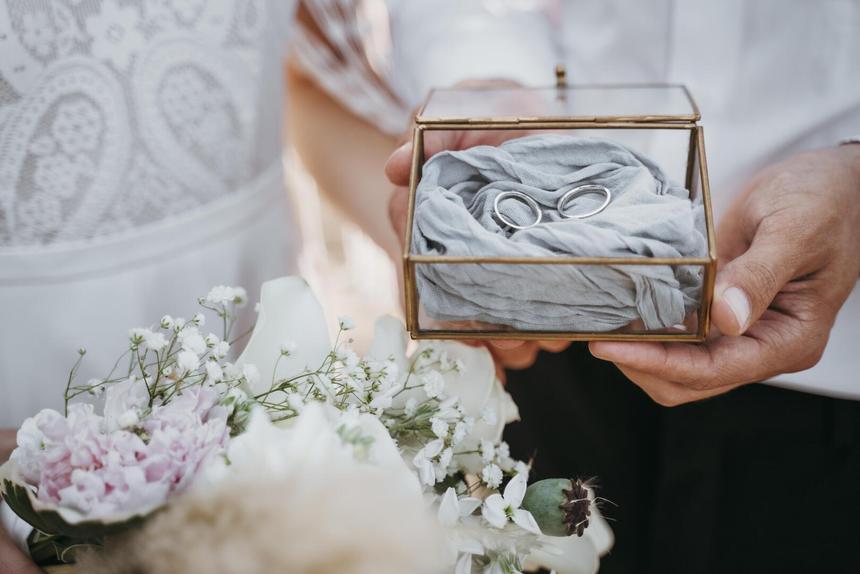 Россиянка вышла замуж за похитившего и избившего ее мужчину