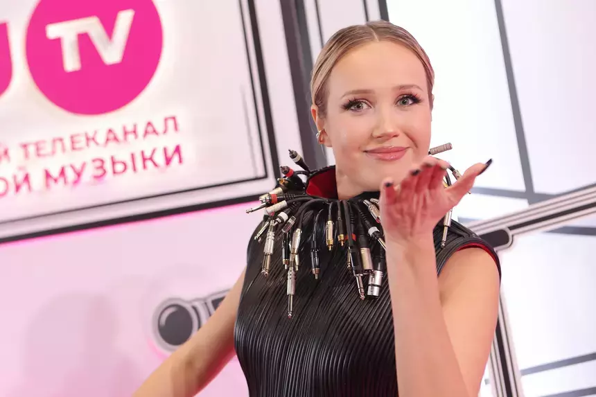 Певица Клава Кока попала в больницу и потеряла голос