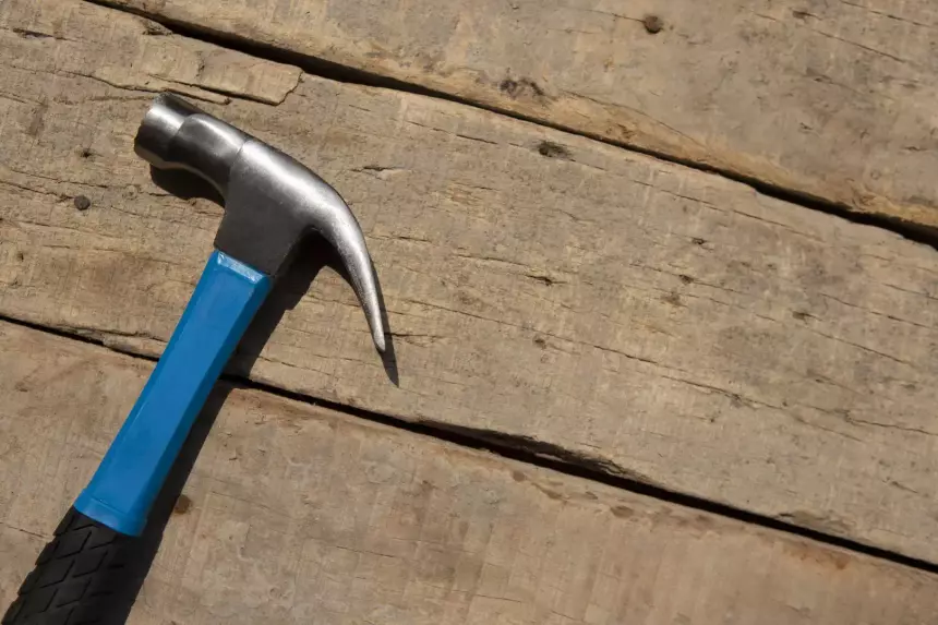 Умерла одна из школьниц, на которых напал с молотком 16-летний подросток