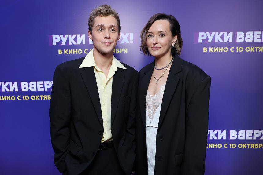 Актер Влад Прохоров вышел в свет с возлюбленной, старше него на 21 год