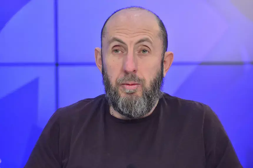 «Все делает по-хитрому»: в МХАТе рассказали правду о работе Кехмана