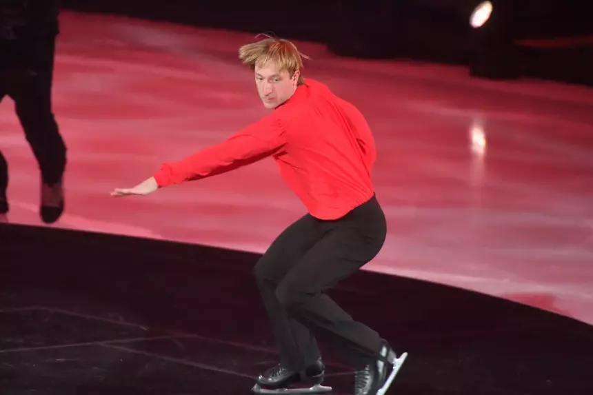 «Ходит с пузырьком и что-то капает»: у Евгения Плющенко проблемы с глазами