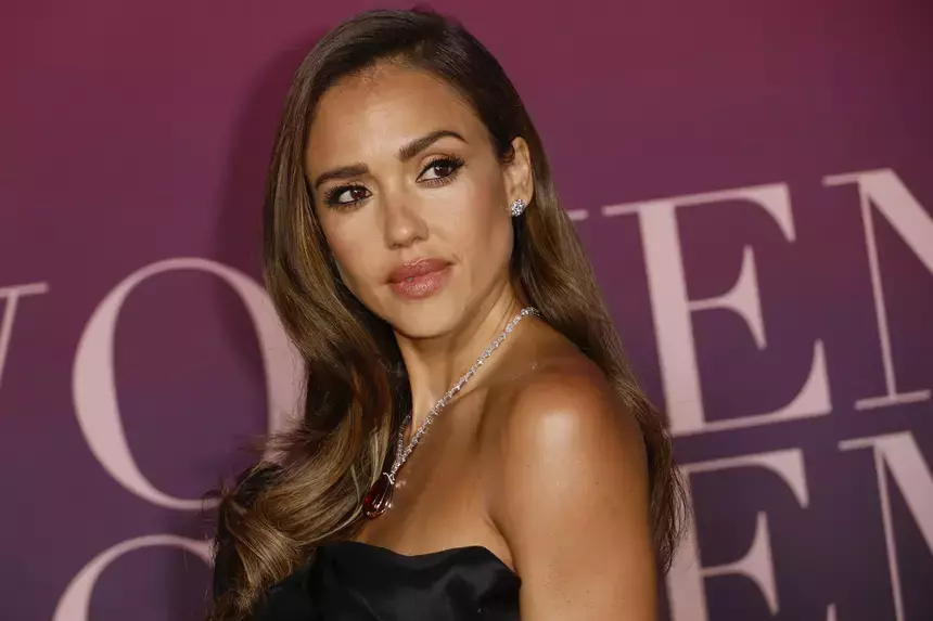 Джессику Альбу и Дэнни Рамиреса заметили на свидании в Голливуде