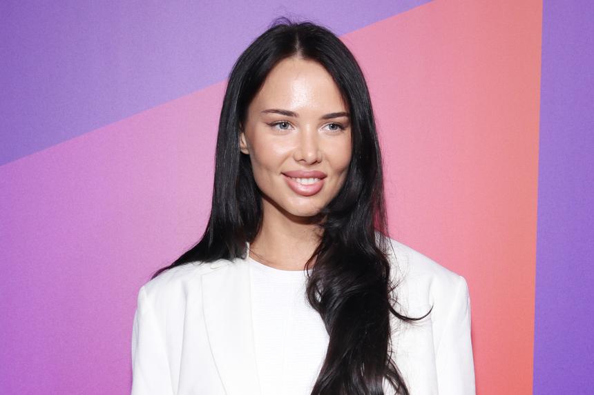 «Не даю себя в обиду»: Анастасия Решетова ответила хейтерам, называющим ее разлучницей