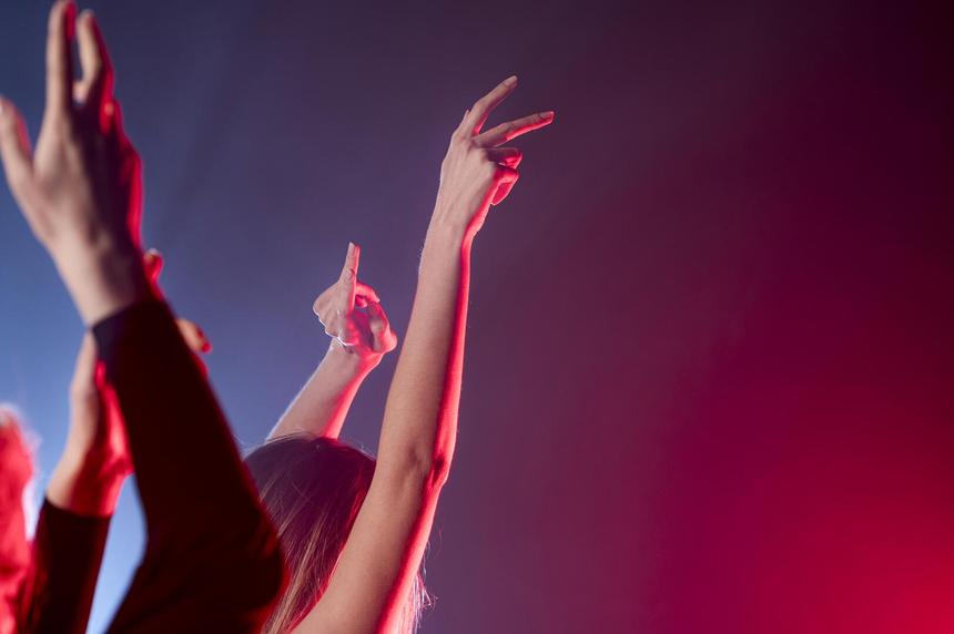 Группа «Пошлая Молли» выступила с артистами из РФ в полупустом зале в Кишиневе