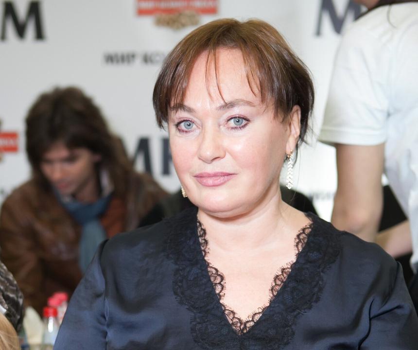 «Мне тяжело. Очень хочу отрезать все лишнее»: Лариса Гузеева сделала откровенное признание