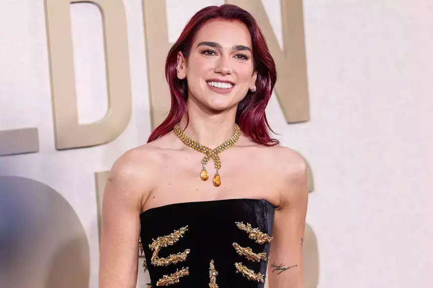 Певица Дуа Липа получила гражданство Косова