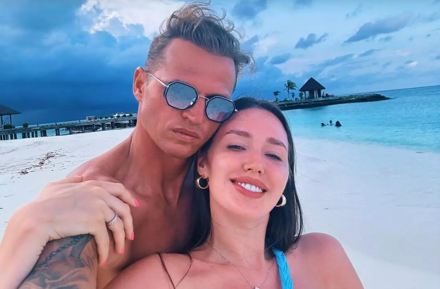 «А что было дальше?»: модели, с которыми флиртовал Тарасов, продолжают намекать на его измену жене