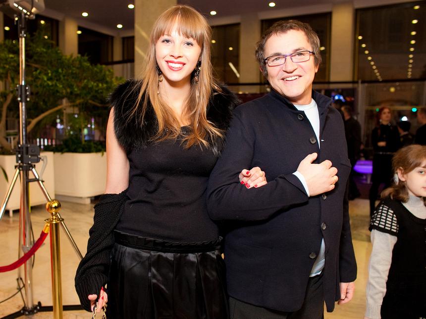 Знакомы более 10 лет: в Сеть попало первое совместное фото жены Дмитрия Диброва и ее любовника