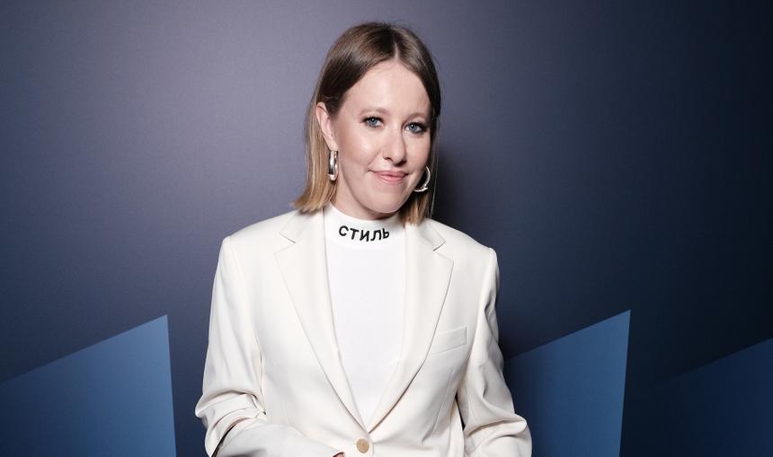 «Это очень грустно»: Ксения Собчак рассказала, как живет ее мама после смерти отца