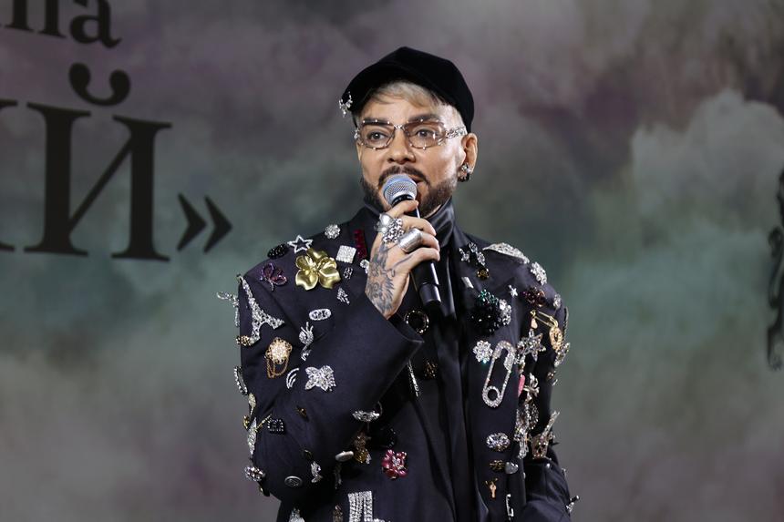 «Какая идея у Киркорова?»: стилист раскритиковала образ короля поп-эстрады за 700 тысяч рублей