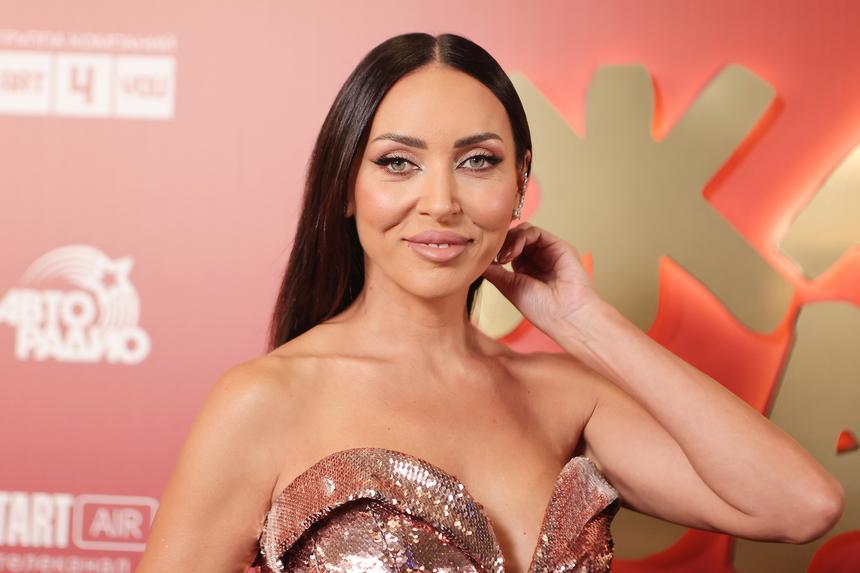 «Без хирургического вмешательства этого добиться невозможно»: что скрывает 42-летняя певица Алсу