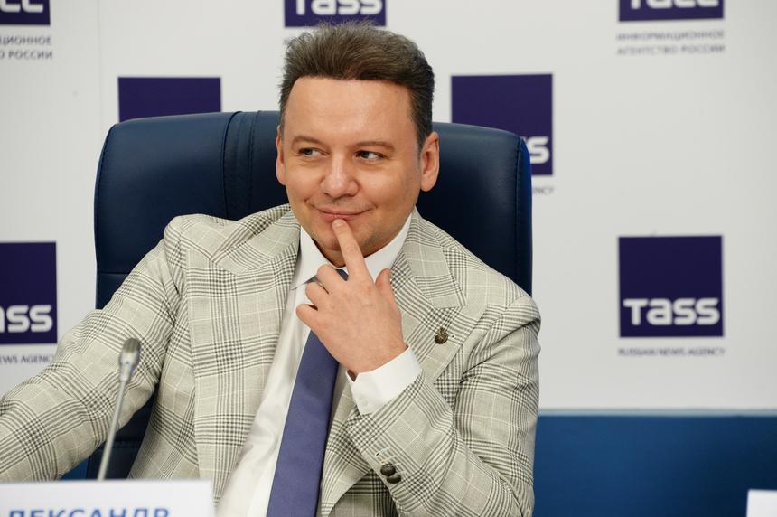 49-летний актер Александр Олешко признался, что скрывает седину во время съемок