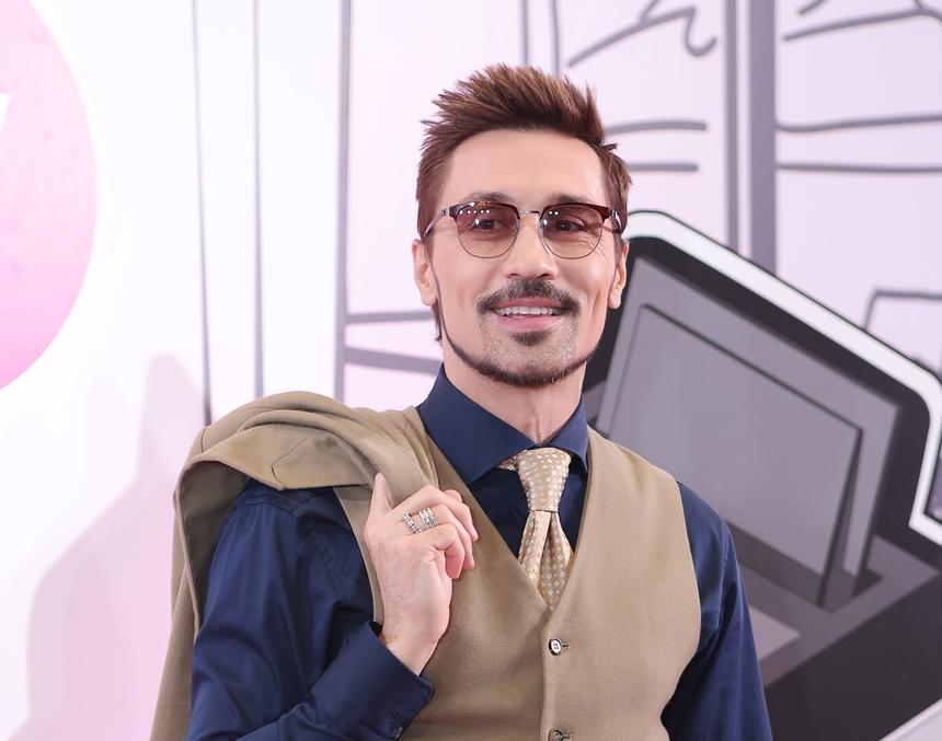 Певец Дима Билан на концерте стал учить оператора снимать его