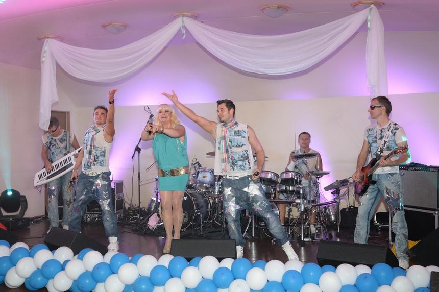 У подтанцовки Булановой появились конкуренты: в Сети завирусилось видео с концерта Маргариты Суханкиной