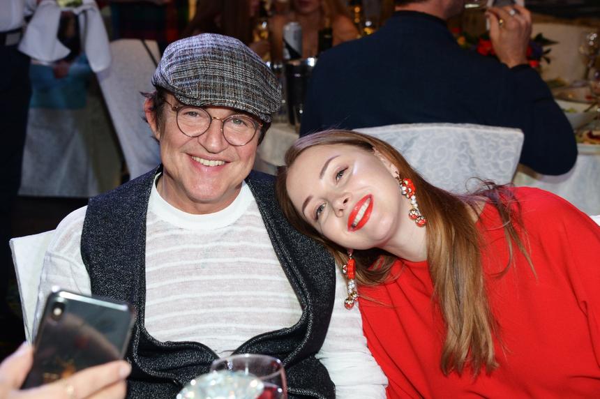 «Они не общались 9 лет. Причиной стала зависть»: Полину Диброву поддержали после измены с другом семьи